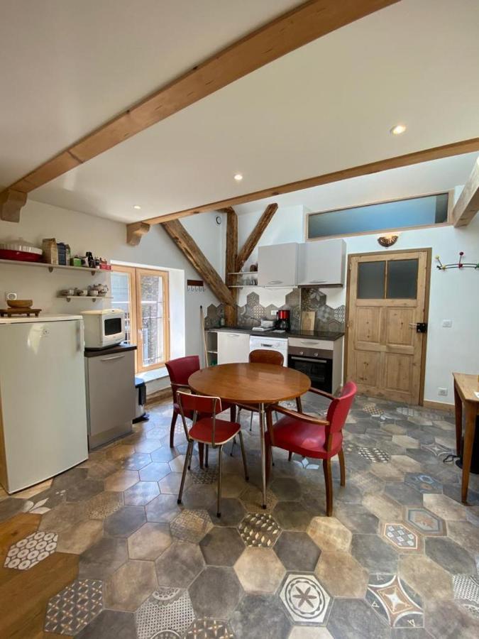 Au Cheval Blanc - Appartements Et Chambres D'Hotes Albertville Zewnętrze zdjęcie